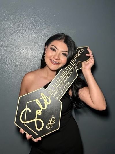 Elizabeth Huerta, agente de bienes raíces licenciada en Palmdale CA, especialista en CalHFA e ITIN